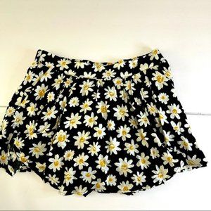 Xhilaration golf/tennis skort size L daisy pattern